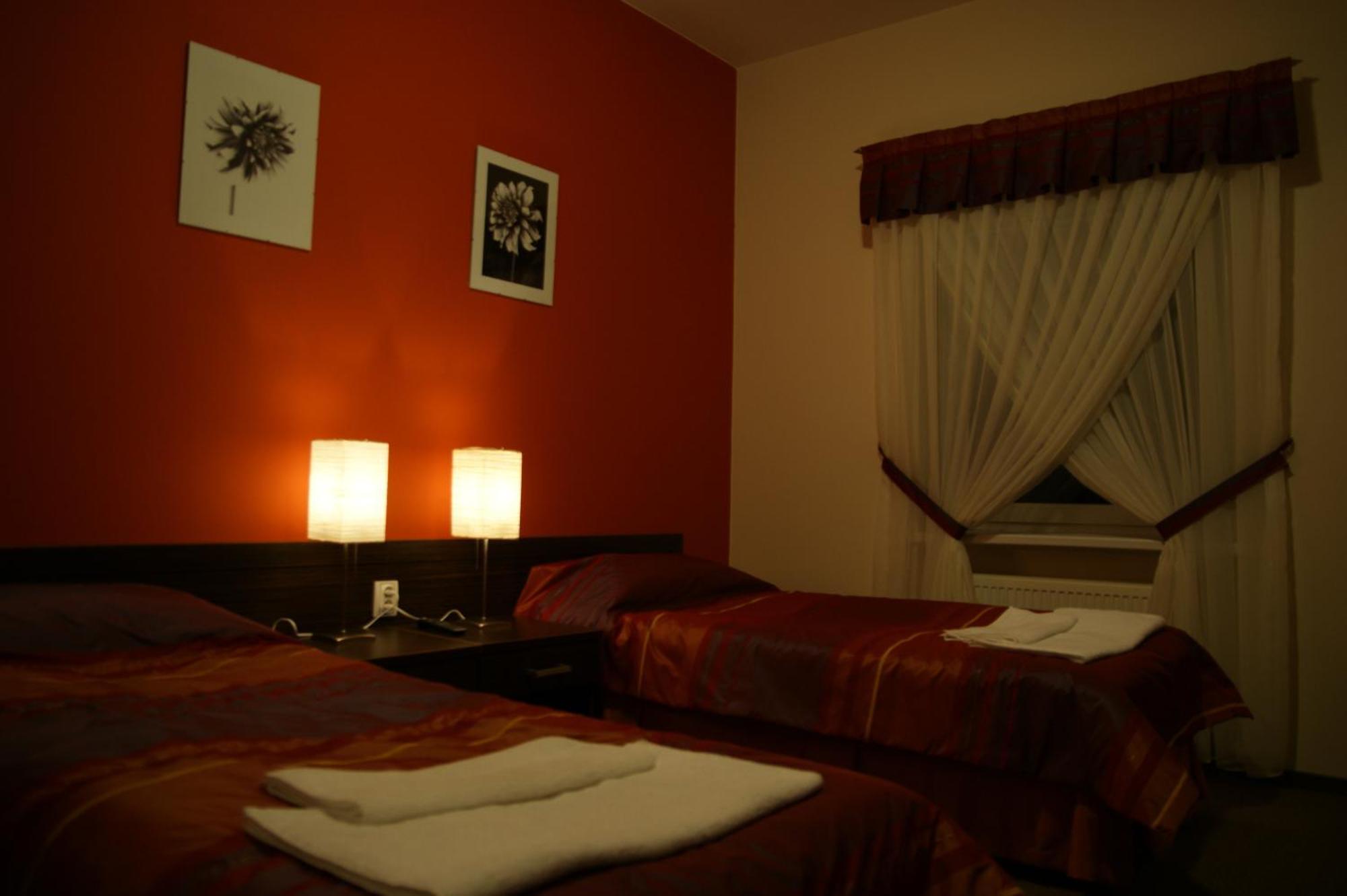 Hotel Chrobry Leczyca Ngoại thất bức ảnh